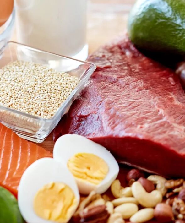 Η δίαιτα για γαστρίτιδα Πίνακας 4 περιλαμβάνει τη χρήση αυγών και άπαχου κρέατος